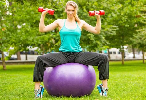 chicas en pelotas|Vídeos de Ejercicio De Mujer En Pelota